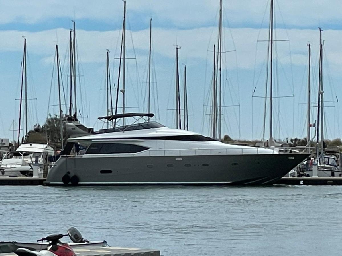 Motoryacht 21 Avec Equipage Hotel Barcelona Exterior photo