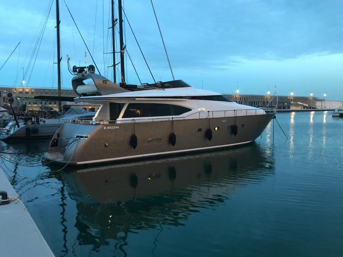 Motoryacht 21 Avec Equipage Hotel Barcelona Exterior photo